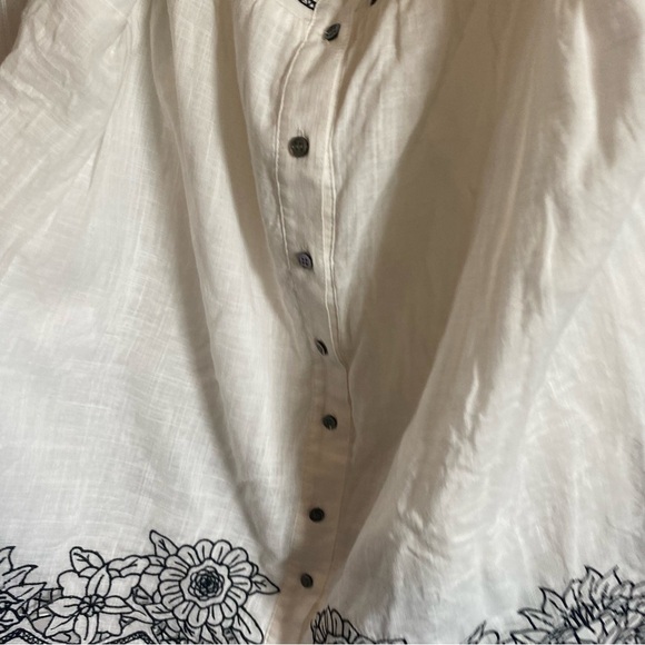 BCBGMaxAzria Black and White Embroidered Tank Top - Picture 7 of 11